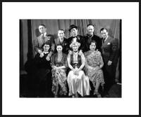 Partial cast: Back row, l. to r.: Muni Serebrov, Dave Lubritsky, Leo Fuchs, Louis Waldman, Sam Gertler. Front row, l. to r.: Hannah Hollander, Esta Salzman, Yetta Zwerling, Rose Greenfield.
